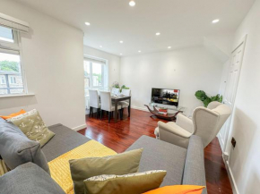 Cozy 2-bedroom flat with private balcony near Islington Station, Canonbury